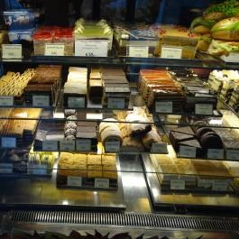 Eszterházy Kávézó és Cukrászda Vác - Étel/ital