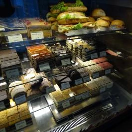 Eszterházy Kávézó és Cukrászda Vác - Étel/ital