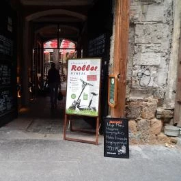 Extra, Budapest - Külső kép