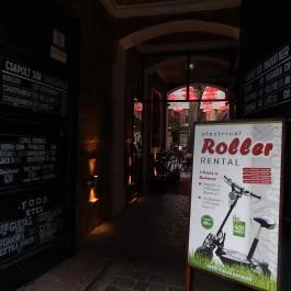 Extra, Budapest - Külső kép