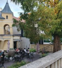 Fagylaltszalon és Cukrászda