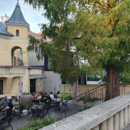 Fagylaltszalon és Cukrászda, Mosonmagyaróvár - Külső kép