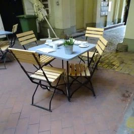 Fekete, Budapest - Belső