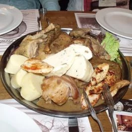 Ferdinánd Monarchia Cseh Sörház Budapest - Étel/ital