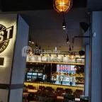 First Local Craft Beer & Kitchen Budapest - Belső