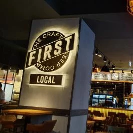 First Local Craft Beer & Kitchen, Budapest - Belső