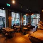 First Local Craft Beer & Kitchen Budapest - Belső