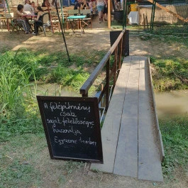 FröccsMegálló Kapolcs - Külső kép