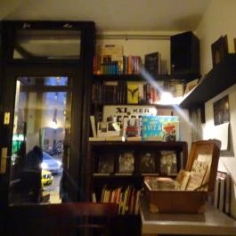 Gdansk Könyvesbolt & Büfé, Budapest - Belső