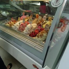 Gelato - Ice Cream Shop - Corvin Plaza Budapest - Étel/ital