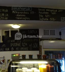 Görbe Bögre Kávézó