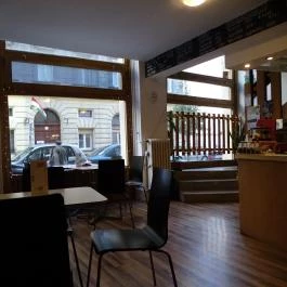 Görbe Bögre Kávézó, Budapest - Belső