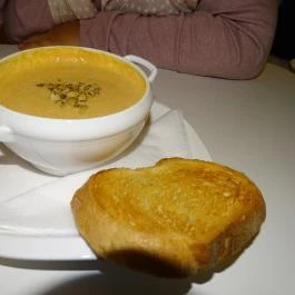 Görbe Bögre Kávézó, Budapest - Étel/ital