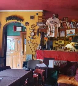 Gőzhajó Kávézó & Galéria