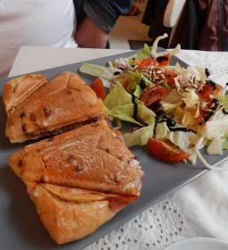 Arnoldo - Gross Arnold Galéria & Kávézó