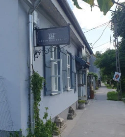 Három Nyulak Specialty Kávézó