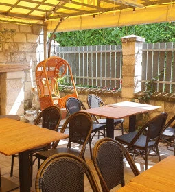 Három Nyulak Specialty Kávézó