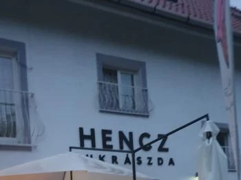 Hencz Cukrászda Balatonakarattya