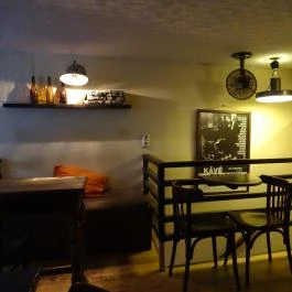 Hivatal Kávézó, Budapest - Belső