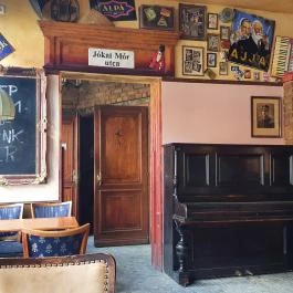 Ínyenc Söröző, Szentendre - Belső