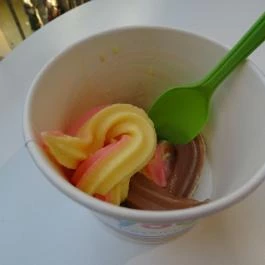 Jono Yogo Önkiszolgáló Frozen Yogurt Bár - Árkád Budapest - Étel/ital