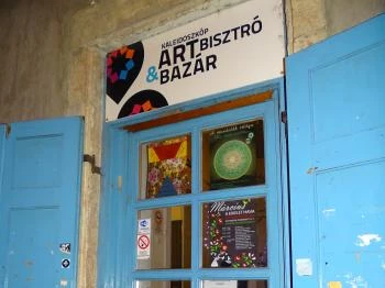 Kaleidoszkóp Ház Kulturális Központ - Artbisztró Esztergom
