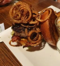 Kandalló Kézműves Pub