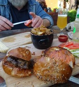 Kapca Kávézó-Bisztró