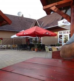 Károly Kert Vigadó & Pizzéria