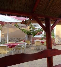 Károly Kert Vigadó & Pizzéria