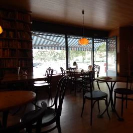 Kelet Kávézó & Galéria, Budapest - Belső