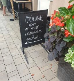 Kert Cafe Fagylaltozó és Kávézó