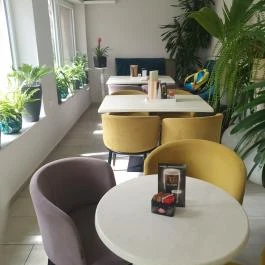 Kert Cafe Fagylaltozó és Kávézó, Füzesabony - Belső