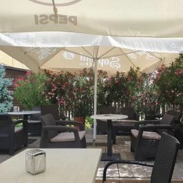 Kert Cafe Fagylaltozó és Kávézó, Füzesabony - Külső kép