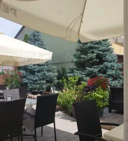 Kert Cafe Fagylaltozó és Kávézó