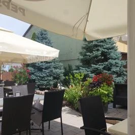 Kert Cafe Fagylaltozó és Kávézó, Füzesabony - Külső kép