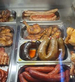 Két Kakas Hús-Hentesáru & Pecsenyés