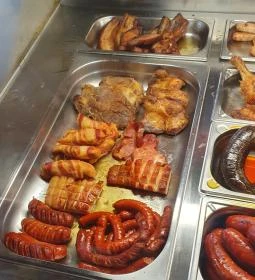 Két Kakas Hús-Hentesáru & Pecsenyés