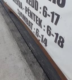 Két Kakas Hús-Hentesáru & Pecsenyés