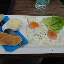 KisBécs Café & Ausztria Borai, Budapest - Étel/ital