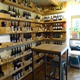 KisBécs Café & Ausztria Borai, Budapest - Belső