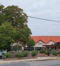 Kistücsök Étterem, Borpince & Vinotéka