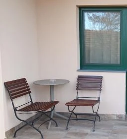 Kistücsök Food & Room