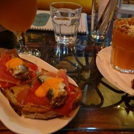 La Nube Budapest - Étel/ital