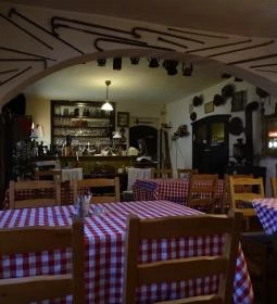 Lámpás Étterem és Galéria