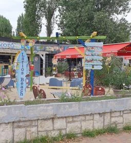 Larios Beach Bar by Deep Burger