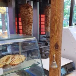 Leonidas Gyros, Budapest - Belső