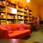 Lilaköd Könyveskávézó Budapest - Belső