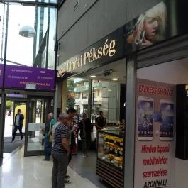 Lipóti Pékség & Kávézó - Corvin Plaza Budapest - Belső