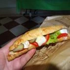 Lipóti Pékség & Kávézó - Corvin Plaza Budapest - Étel/ital